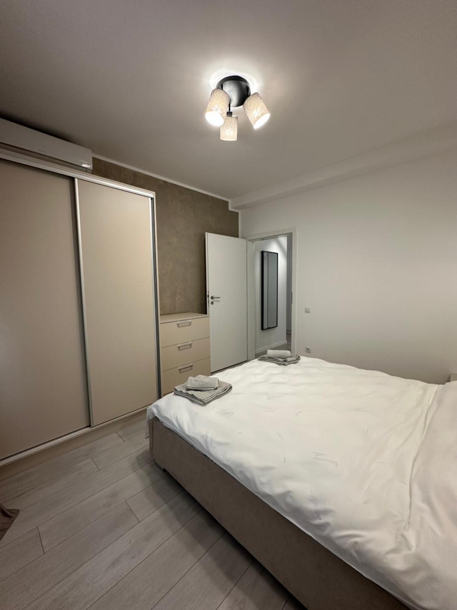 Toscana Apartments Отопень Екстер'єр фото