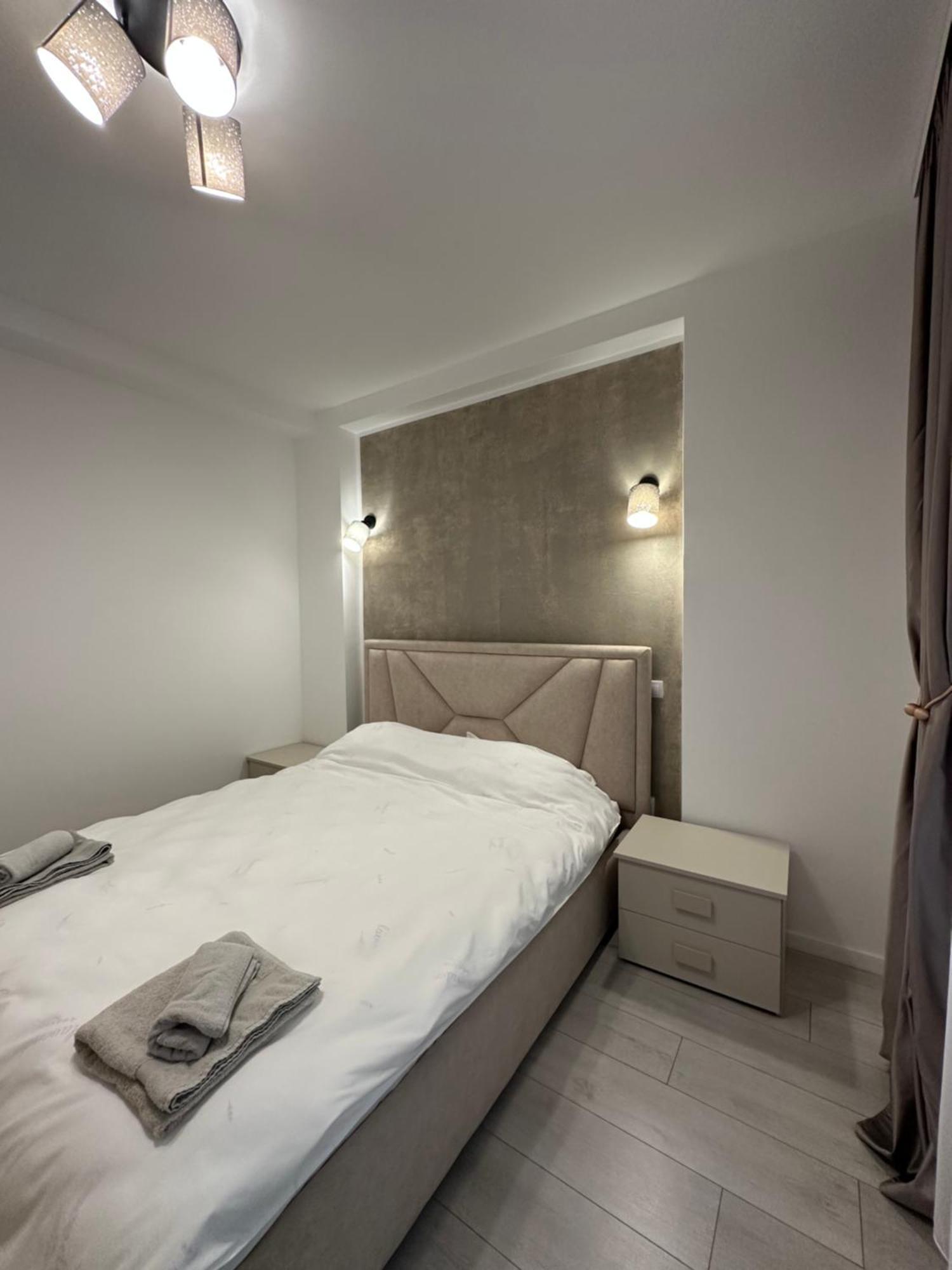 Toscana Apartments Отопень Екстер'єр фото