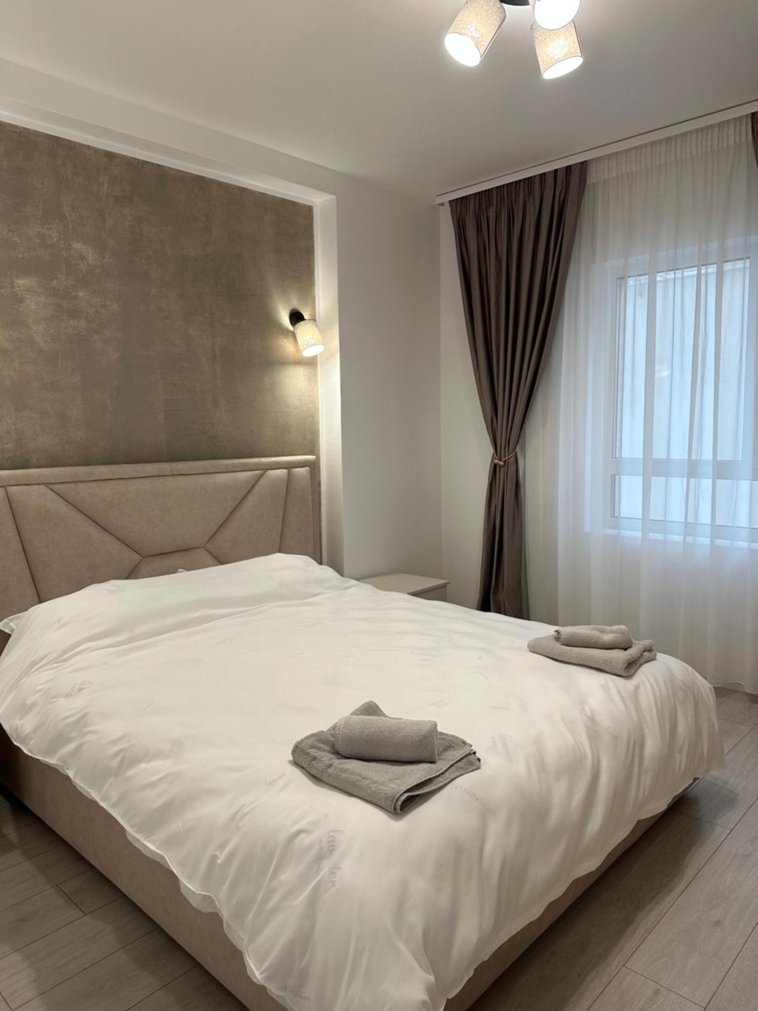Toscana Apartments Отопень Екстер'єр фото