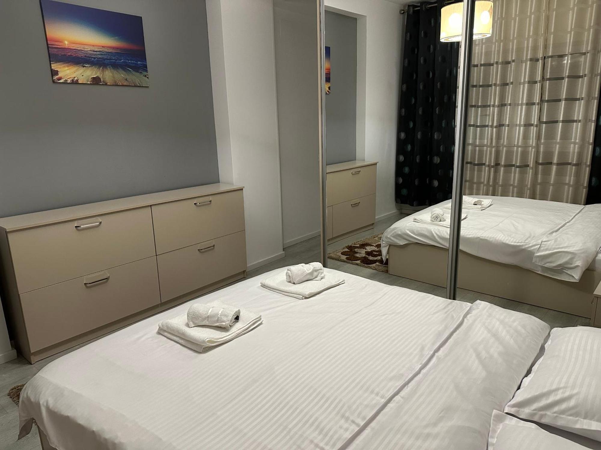 Toscana Apartments Отопень Екстер'єр фото