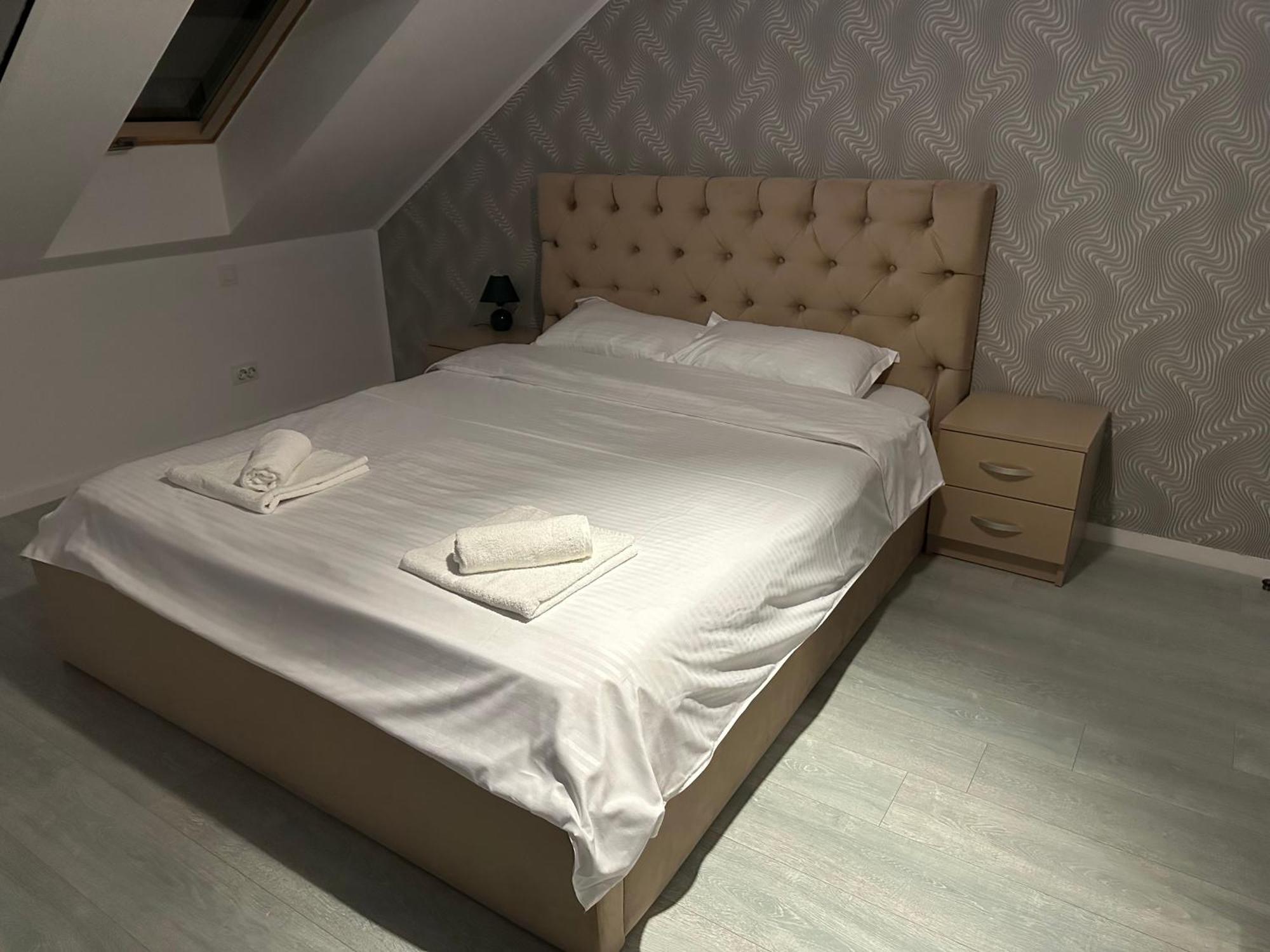 Toscana Apartments Отопень Екстер'єр фото