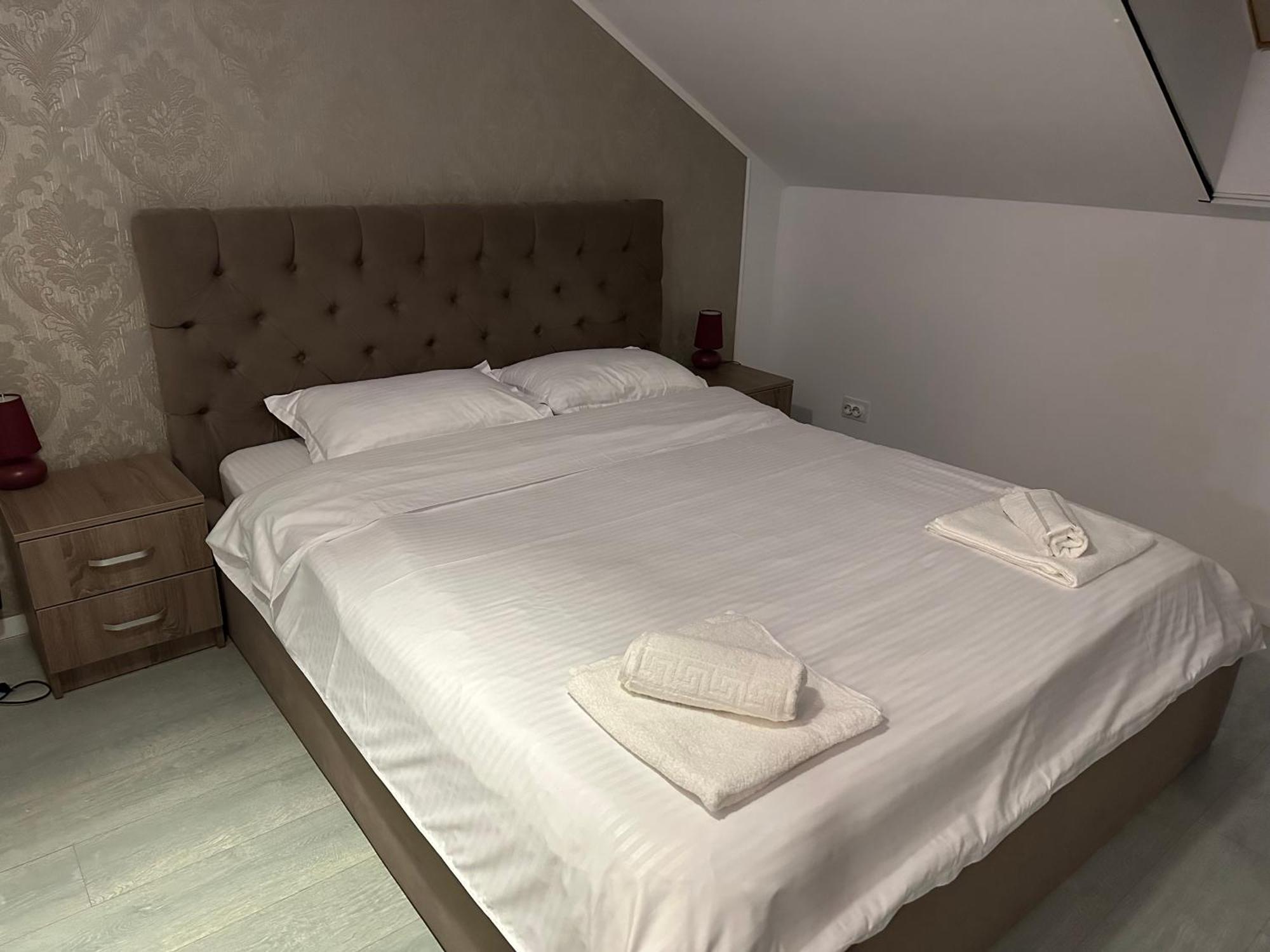 Toscana Apartments Отопень Екстер'єр фото