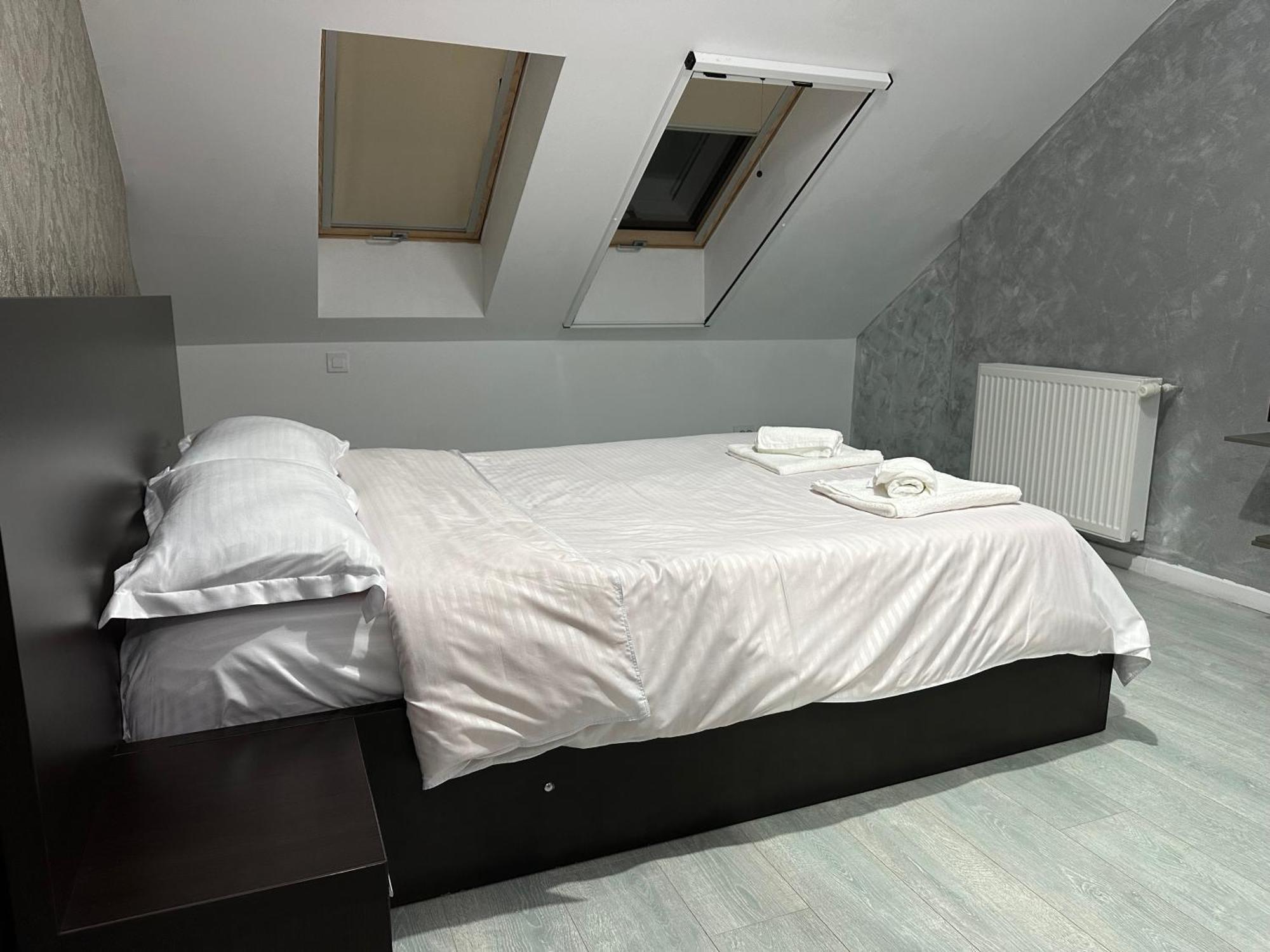 Toscana Apartments Отопень Екстер'єр фото