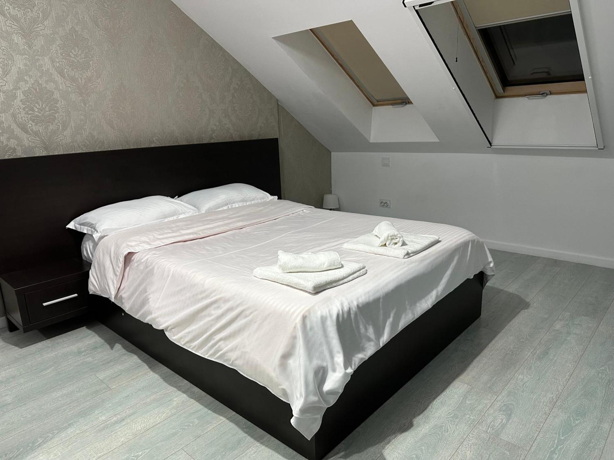 Toscana Apartments Отопень Екстер'єр фото